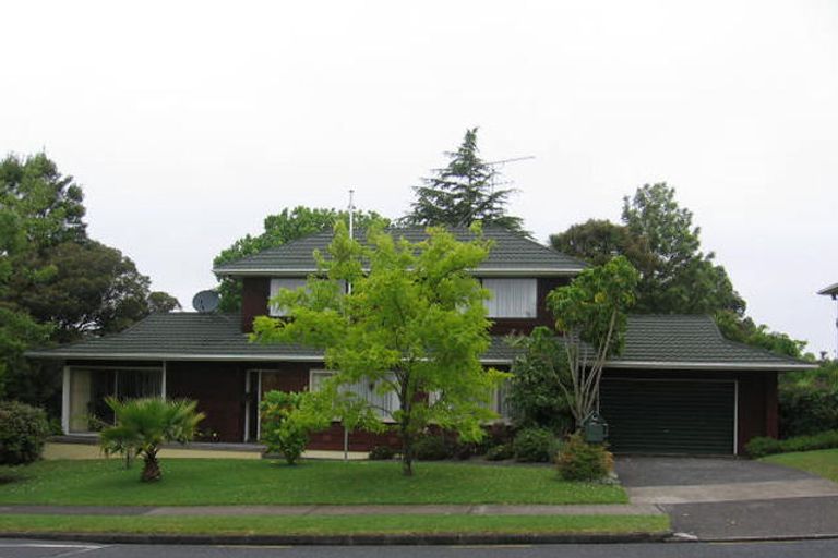 Photo of property in 2 Walworth Avenue, Pakuranga Heights, Auckland, 2010