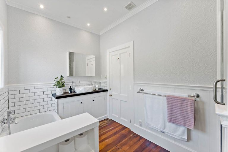 Photo of property in 1539 State Highway 16, Helensville, 0875