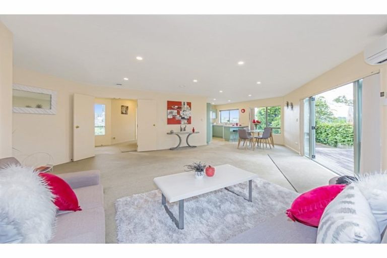 Photo of property in 2/115 Arran Road, Browns Bay, Auckland, 0630