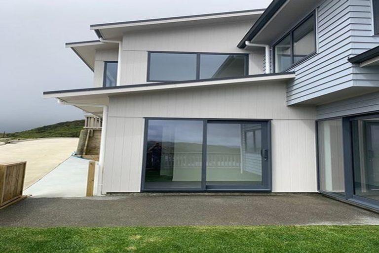 Photo of property in 9 Comber Place, Johnsonville, Wellington, 6037