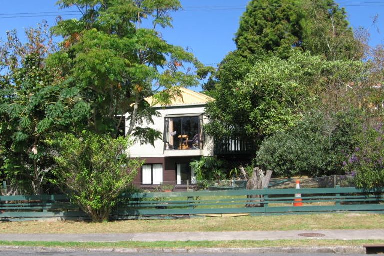 Photo of property in 51 Sheridan Drive, New Lynn, Auckland, 0600
