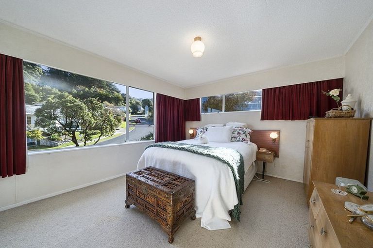Photo of property in 20 Turriff Crescent, Tawa, Wellington, 5028