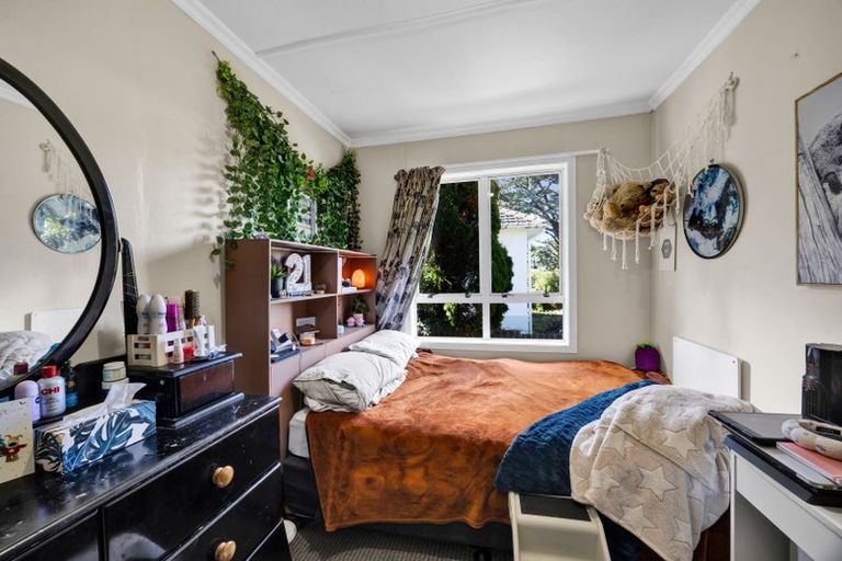 Photo of property in 27 Seaview Road, Marfell, New Plymouth, 4310