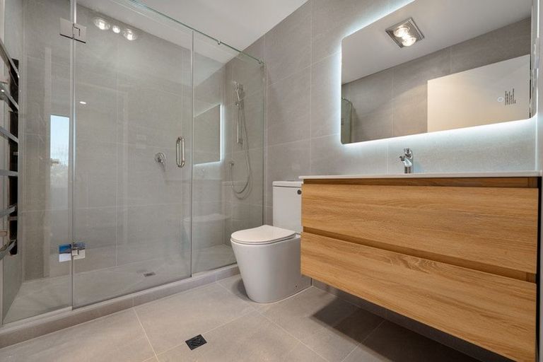 Photo of property in 4202d Great North Road, Glendene, Auckland, 0602