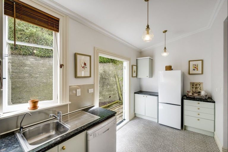 Photo of property in 2 Cameron Road, Bluff Hill, Napier, 4110