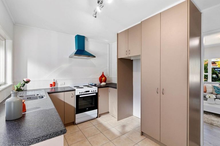 Photo of property in 2/28 Gordon Avenue, Milford, Auckland, 0620