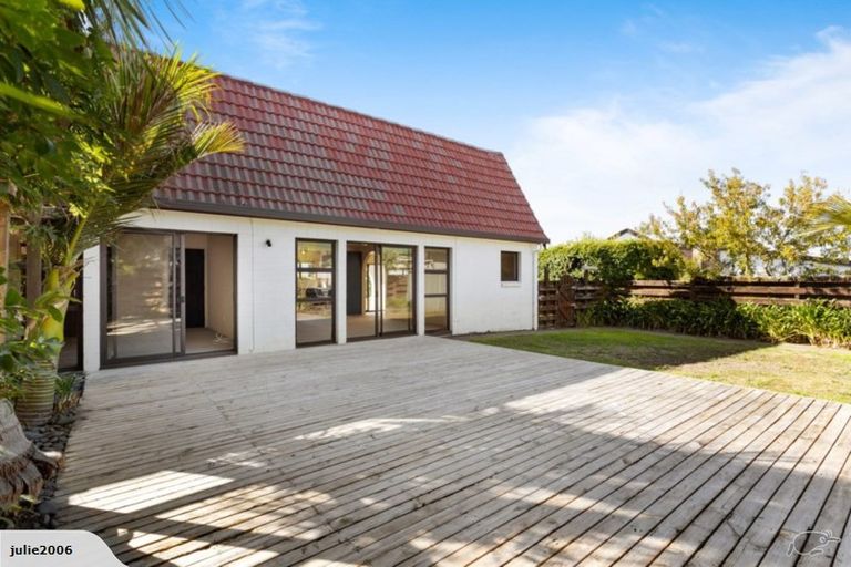 Photo of property in 1/41 Edgeworth Road, Glenfield, Auckland, 0629