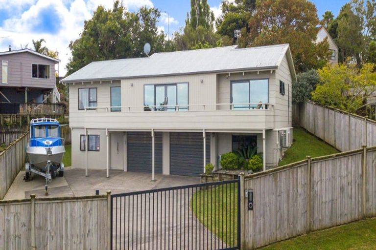 Photo of property in 14 Woodhouse Place, West Harbour, Auckland, 0618