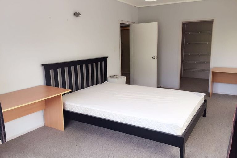 Photo of property in 2/18 Tiri View Place, Waiake, Auckland, 0630