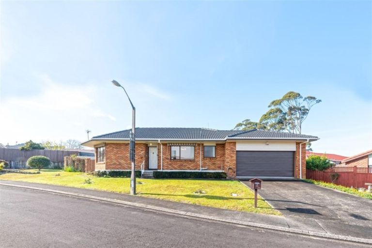 Photo of property in 2 Bosnyak Drive, Te Atatu South, Auckland, 0610