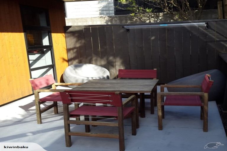 Photo of property in 14 Hamblyn Street, Strandon, New Plymouth, 4312