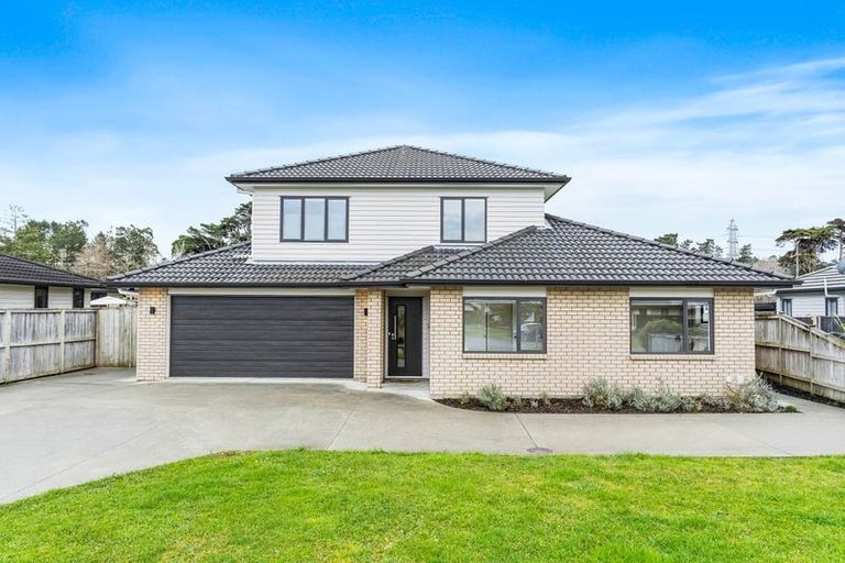 Photo of property in 17 Kahika Grove, Huapai, Kumeu, 0810