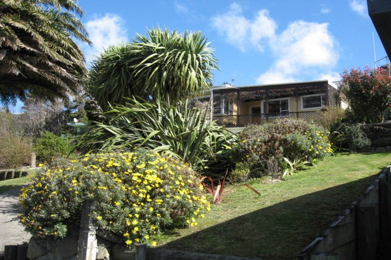 Photo of property in 28 Bledisloe Crescent, Wainuiomata, Lower Hutt, 5014