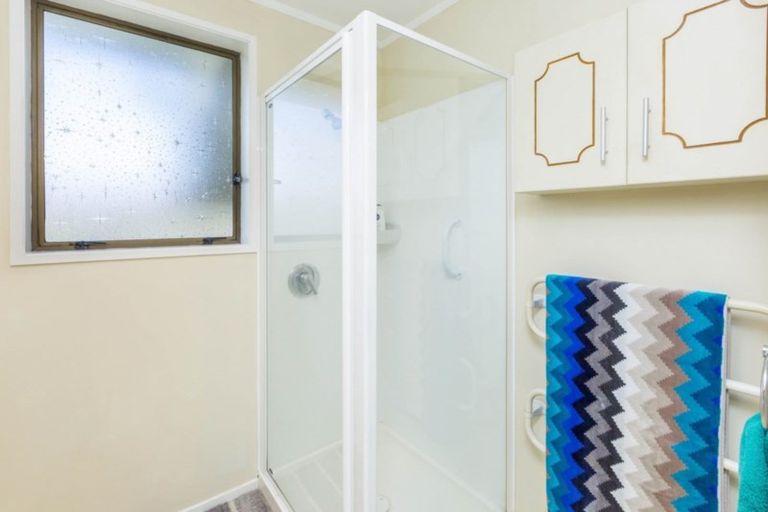 Photo of property in 2/50 Kowhai Avenue, Ebdentown, Upper Hutt, 5018