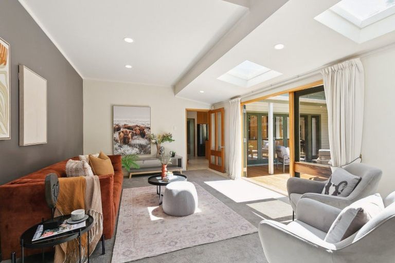 Photo of property in 8 Ranikhet Way, Khandallah, Wellington, 6035