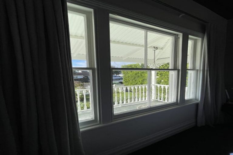 Photo of property in 12 Richmond Avenue, Northcote Point, Auckland, 0627