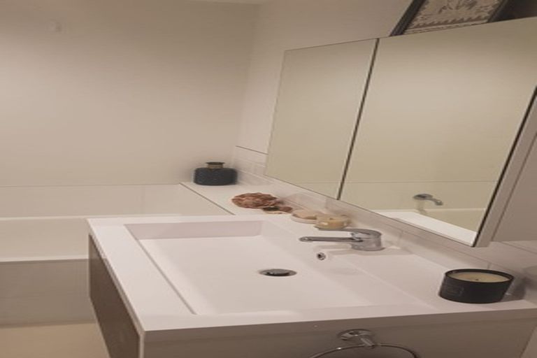 Photo of property in 14 Cochrane Road, Hobsonville, Auckland, 0616