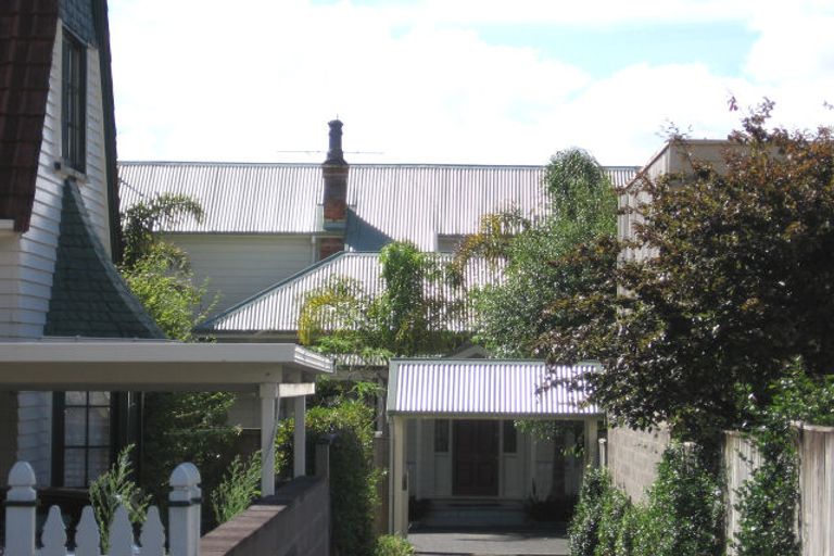Photo of property in 48 Stanley Point Road, Stanley Point, Auckland, 0624