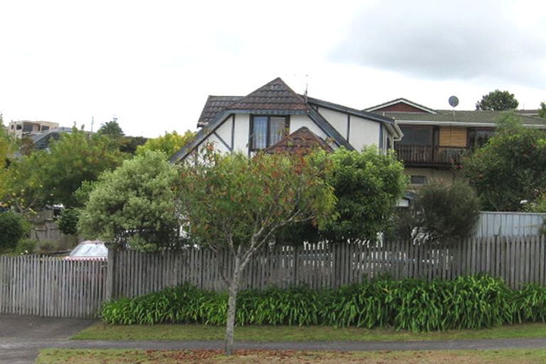 Photo of property in 140 West Harbour Drive, West Harbour, Auckland, 0618