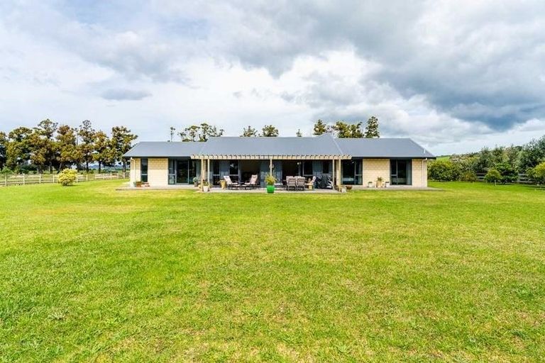 Photo of property in 25 Johnson Point Road, Waipu, 0582