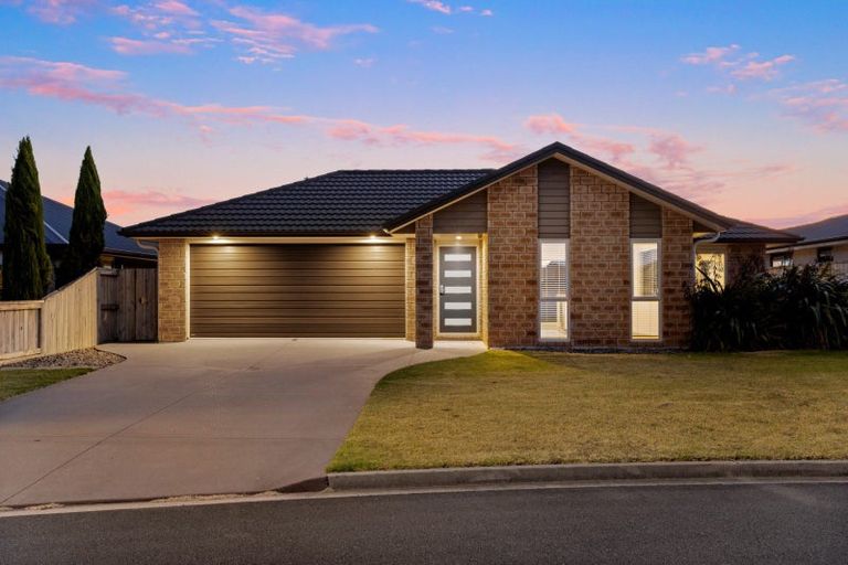 Photo of property in 21 Ponga Place, Papamoa Beach, Papamoa, 3118