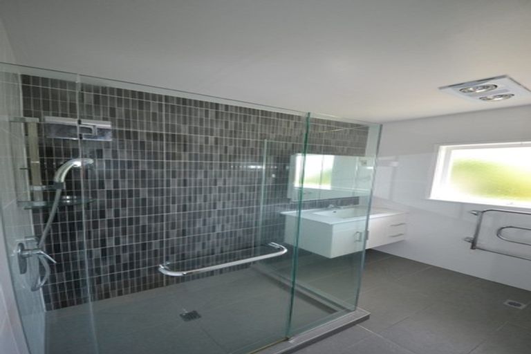 Photo of property in 16 Nutsey Avenue, Northcote, Auckland, 0627