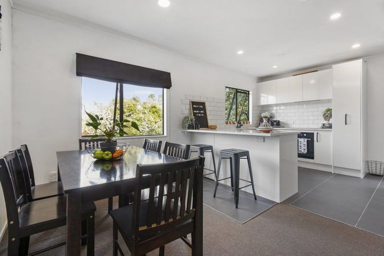 Photo of property in 3a John Webster Place, Glen Eden, Auckland, 0602