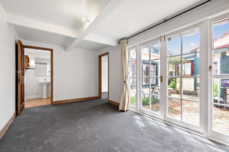 Photo of property in 7 Poplar Grove, Thorndon, Wellington, 6011