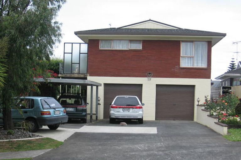 Photo of property in 14 Leewood Place, Pakuranga Heights, Auckland, 2010