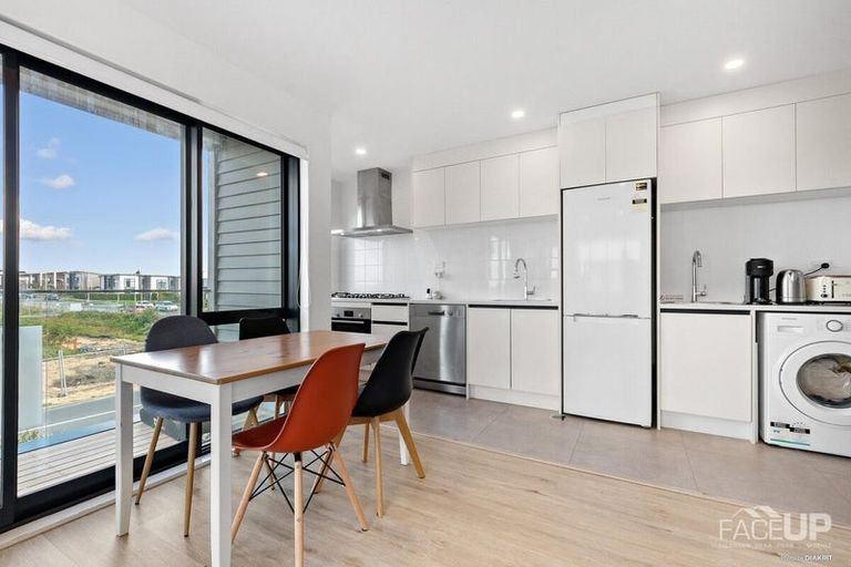 Photo of property in 2 Clay Lane, Hobsonville, Auckland, 0616