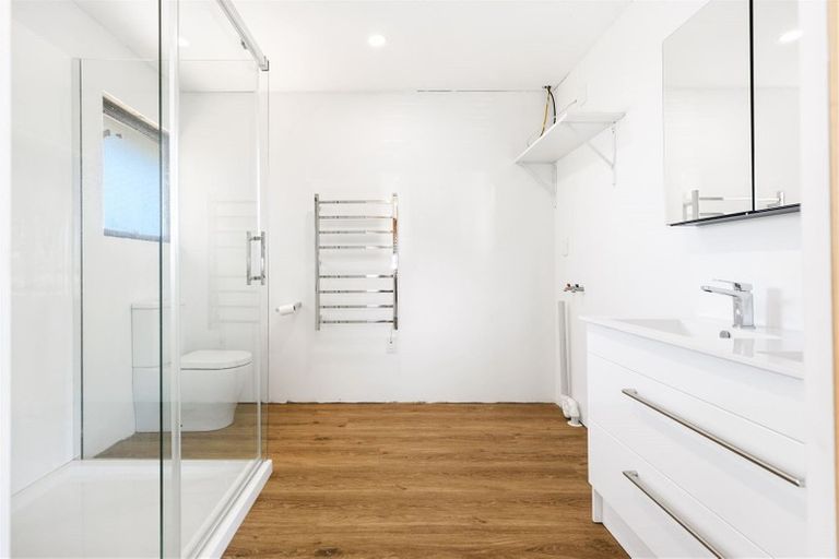 Photo of property in 26 Ward Crescent, Te Atatu Peninsula, Auckland, 0610