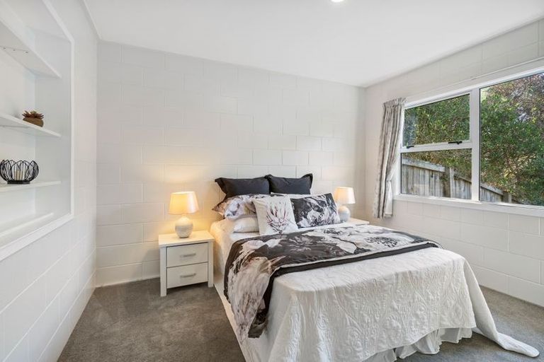 Photo of property in 1/2 Flavia Close, Torbay, Auckland, 0630