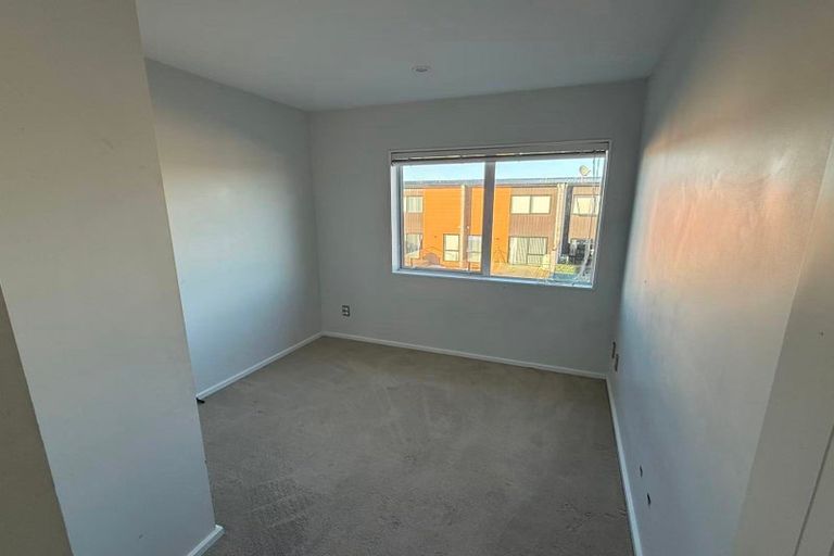 Photo of property in 23 Meritage Lane, Te Atatu South, Auckland, 0610