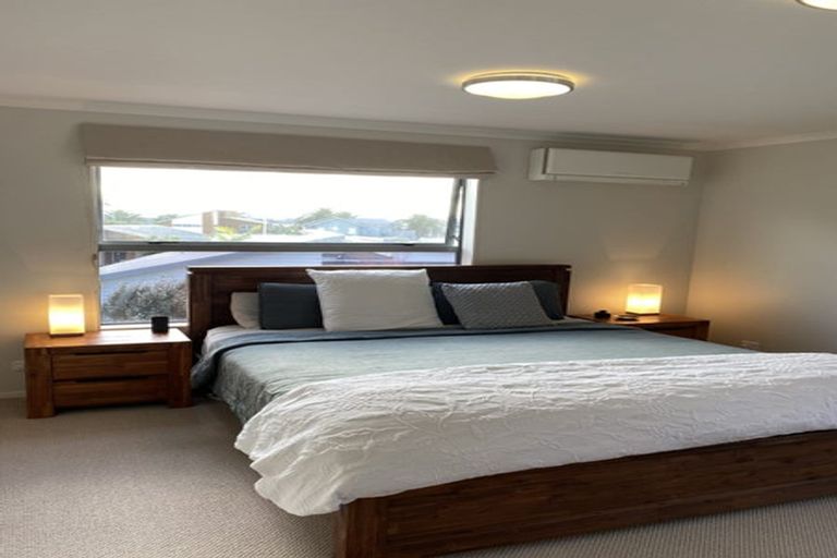 Photo of property in 4 Vincent Lane, Hobsonville, Auckland, 0616