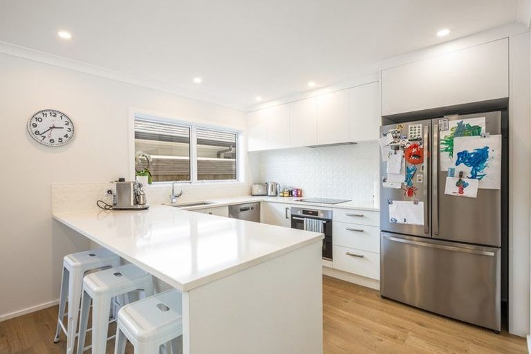 Photo of property in 3 Riroriro Close, Crofton Downs, Wellington, 6035