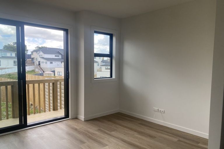 Photo of property in 3 Kautawa Lane, Massey, 0614