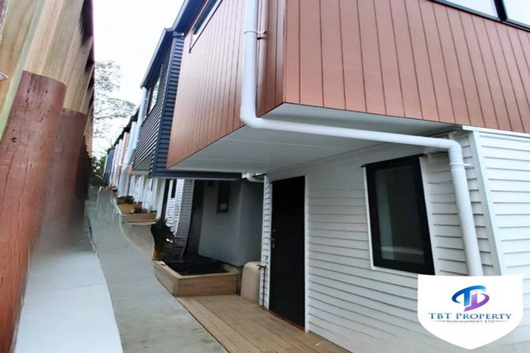 Photo of property in 3/11 Stottholm Road, Titirangi, Auckland, 0604