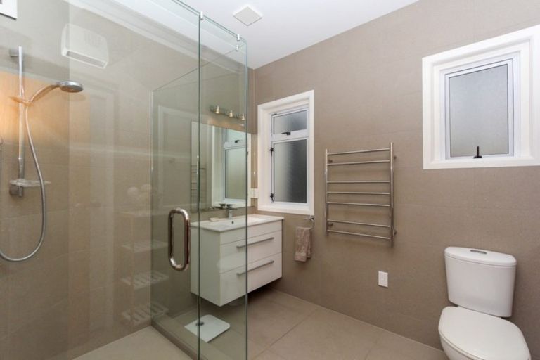 Photo of property in 4 Hamblyn Street, Strandon, New Plymouth, 4312