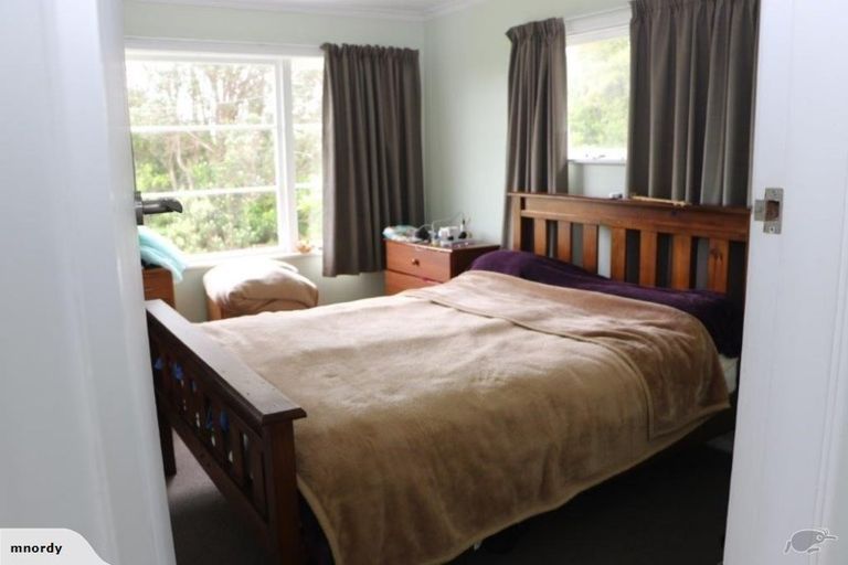 Photo of property in 195 Miromiro Road, Normandale, Lower Hutt, 5010