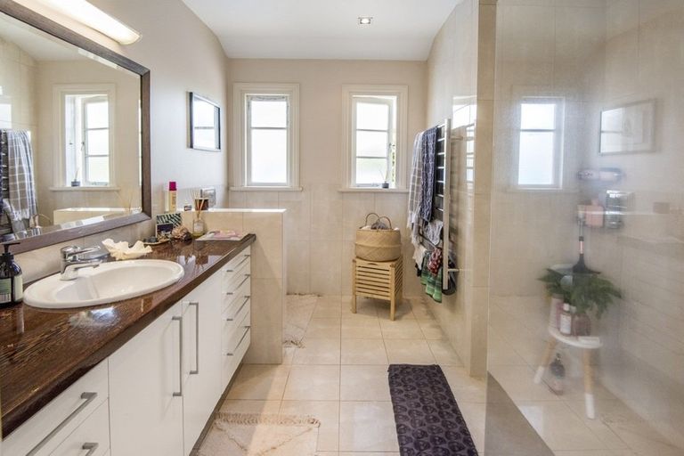 Photo of property in 89 Stanley Point Road, Stanley Point, Auckland, 0624