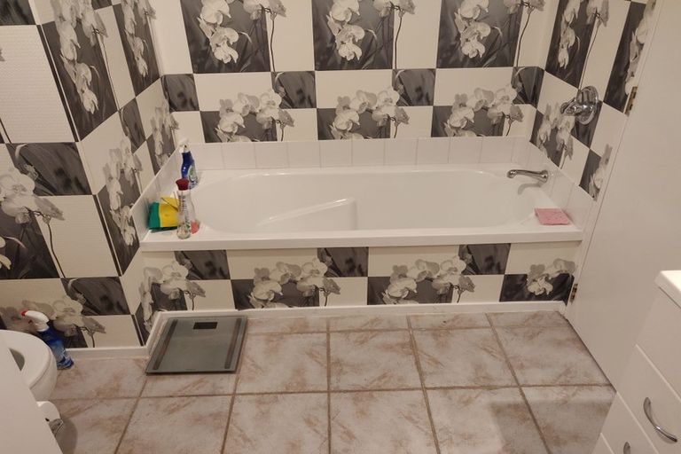 Photo of property in Tuscany Towers, 30/1 Ambrico Place, New Lynn, Auckland, 0600