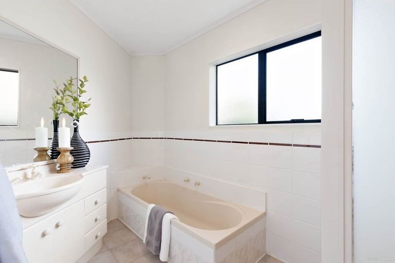 Photo of property in 8 Maurice Borich Place, Henderson, Auckland, 0610