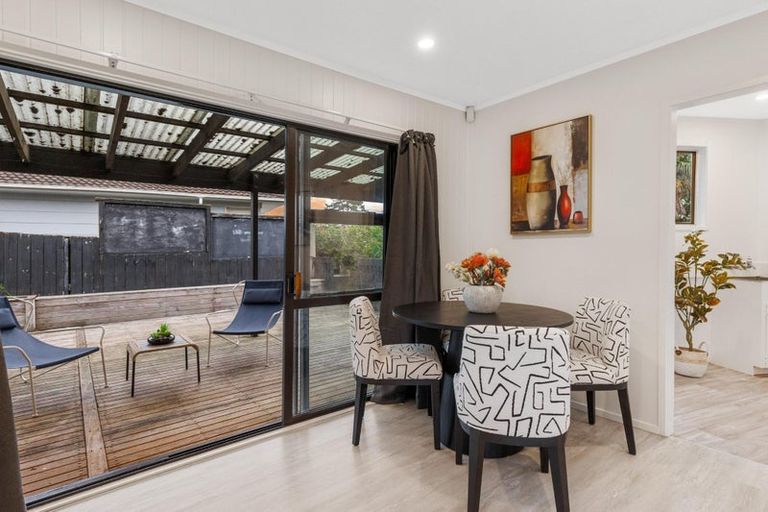 Photo of property in 15 Vina Place, Massey, Auckland, 0614