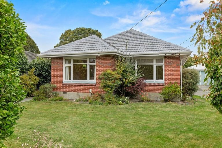 Photo of property in 35 Liverton Crescent, Bishopdale, Christchurch, 8053