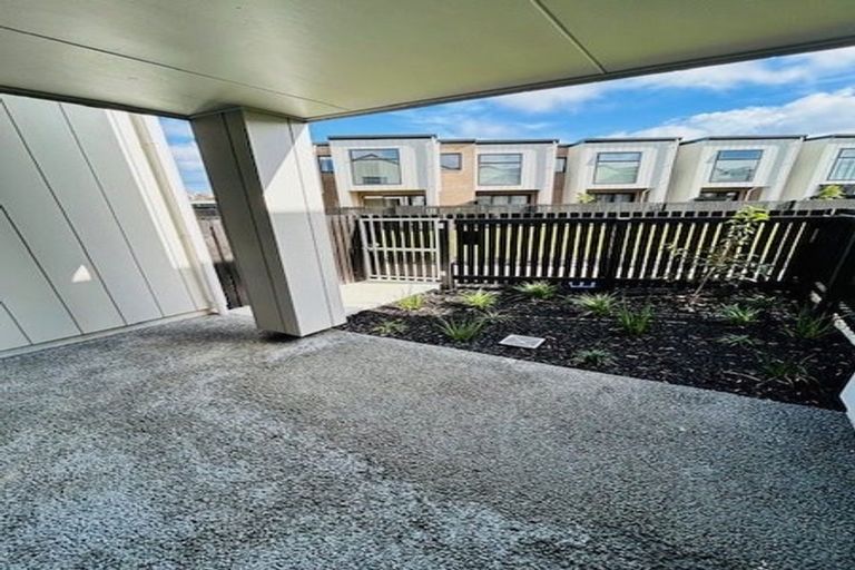 Photo of property in 11 Tima Lane, Mangere Bridge, Auckland, 2022