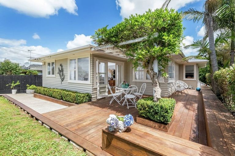 Photo of property in 25 Trelawn Place, Cockle Bay, Auckland, 2014