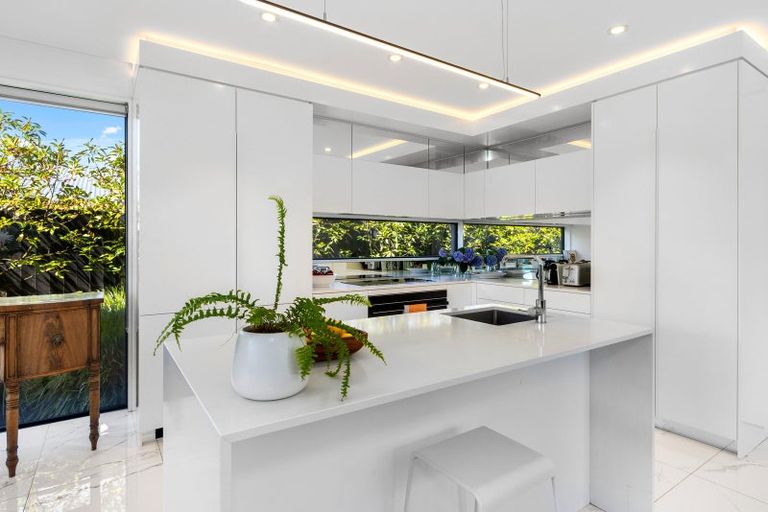 Photo of property in 74 Merivale Lane, Merivale, Christchurch, 8014