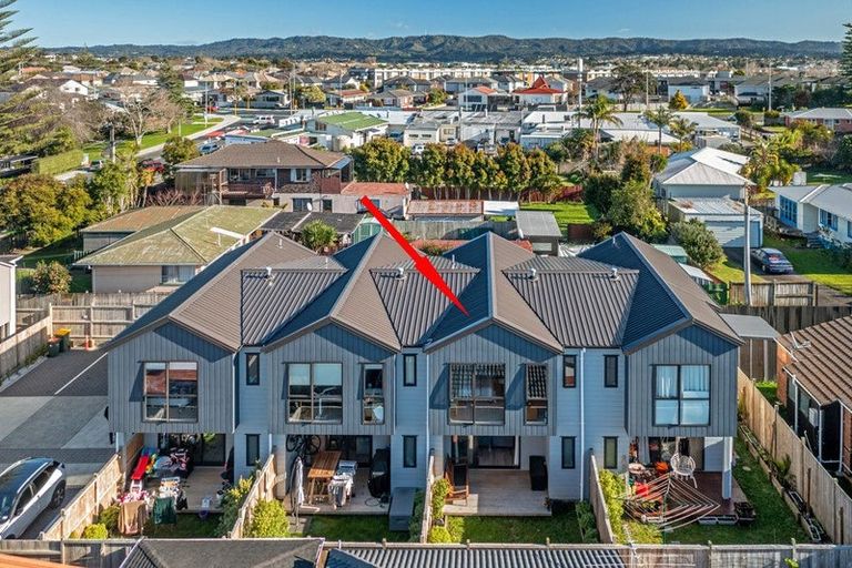 Photo of property in 10e Roberts Road, Te Atatu South, Auckland, 0610