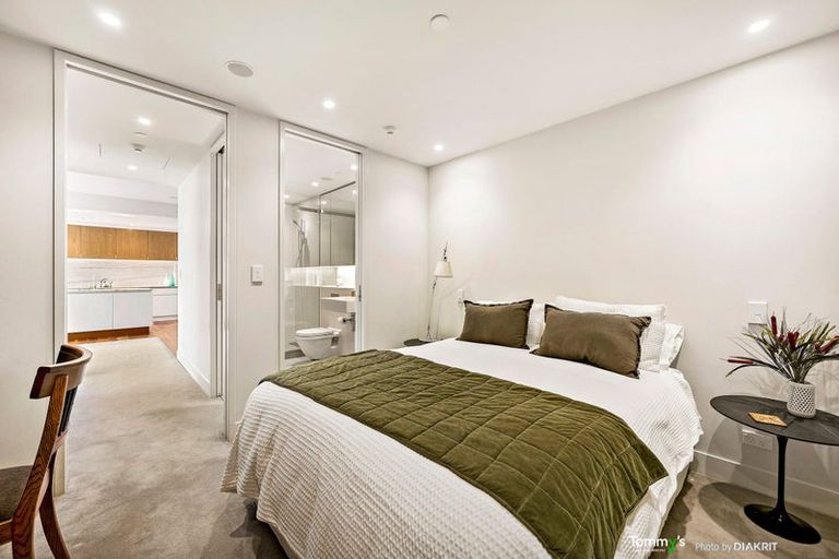 Photo of property in Clyde Quay Wharf, 2c/7 Clyde Quay Wharf, Te Aro, Wellington, 6011
