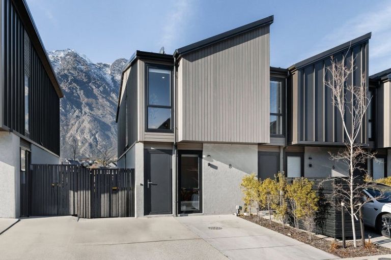 Photo of property in 8 Mcgibbon Lane, Jacks Point, 9371